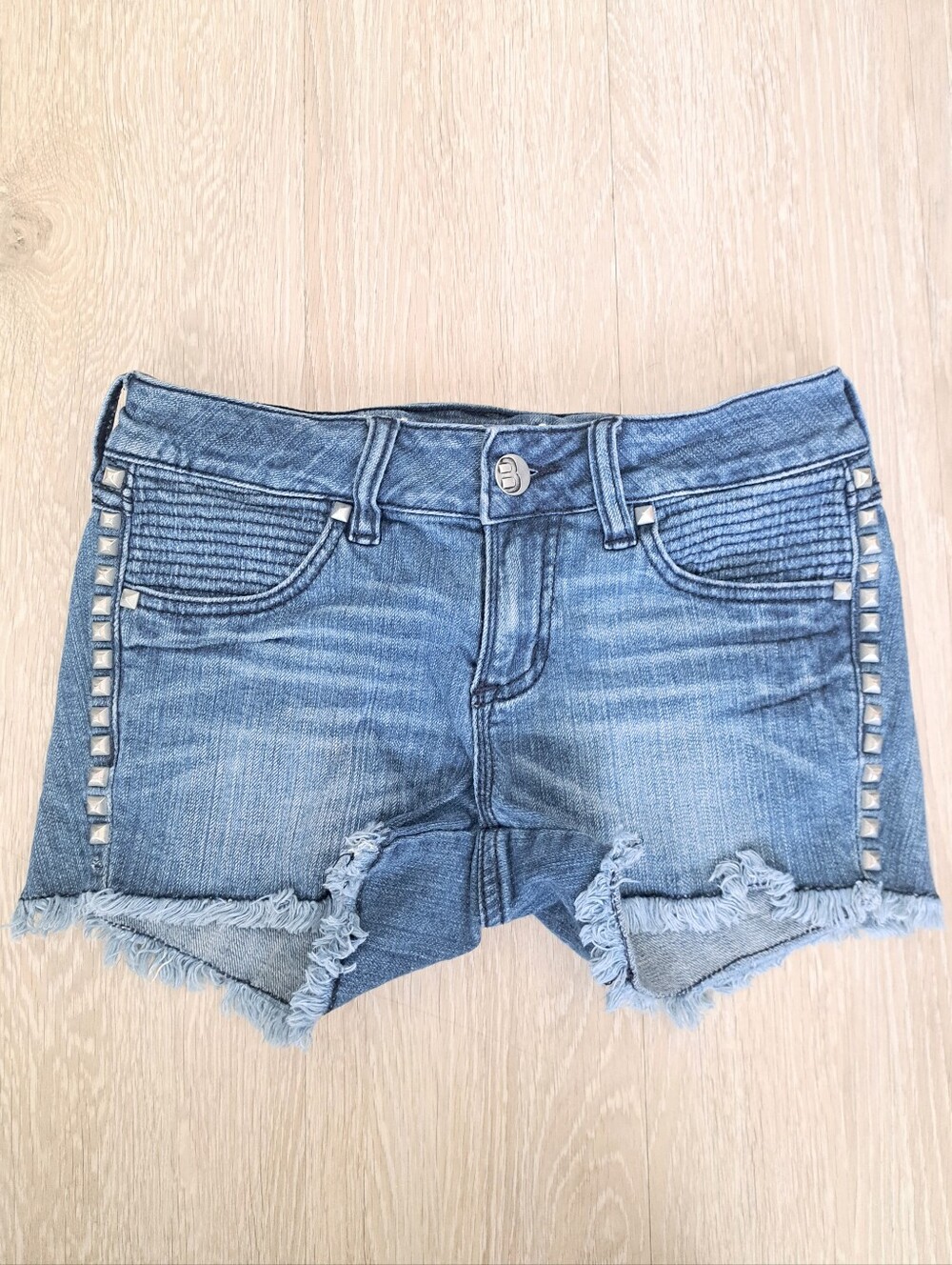 Bullhead Light Blue Distressed Denim Shorts with Stud Trim Sz 5